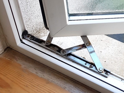 Window hinge installation (for four)